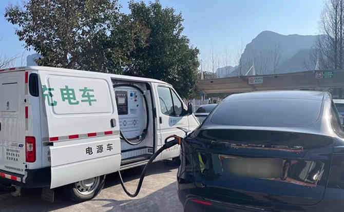 施秉汽车搭电